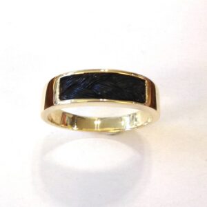 Geel gouden ring met korte vlecht