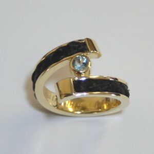 Gouden slagring met topaas