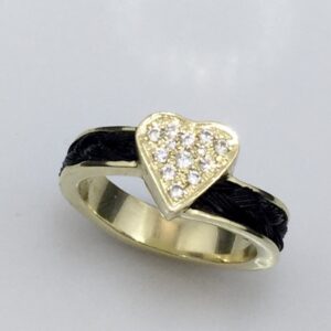 Geel gouden ring met slag met hart
