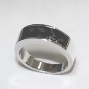 Wit gouden ring met korte vlecht