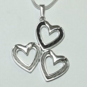 Tripple hearts hanger